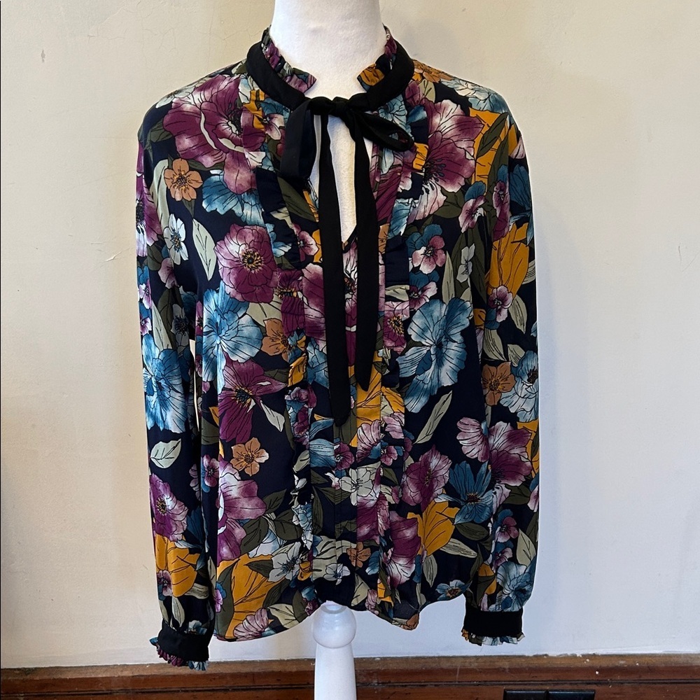 Haute Monde Black Floral Long sleeve ruffle neck blouse Size M EUC